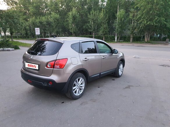 2010 Nissan Qashqai I Рестайлинг, коричневый, 870000 рублей - вид 3