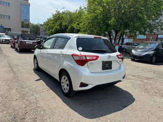 2019 Toyota Vitz III (XP130) Рестайлинг, белый, 1059000 рублей, вид 2