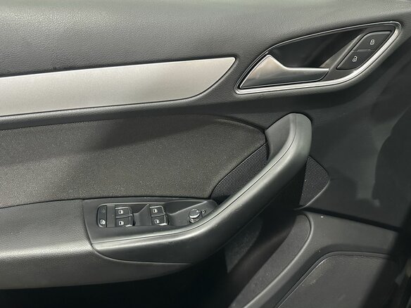 2016 Audi Q3 I (8U) Рестайлинг, серый, 2150000 рублей - вид 17
