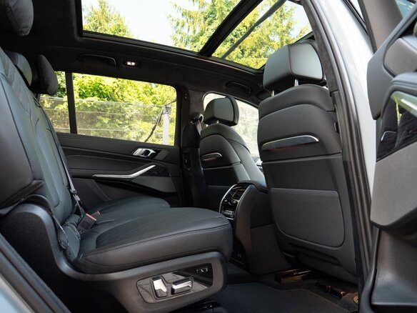2025 BMW X7 40d I (G07) Рестайлинг, серый, 11997029 рублей - вид 17