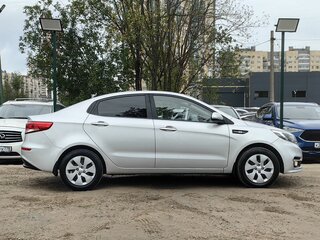 2017 Kia Rio III Рестайлинг, серебристый, 1049000 рублей, вид 5
