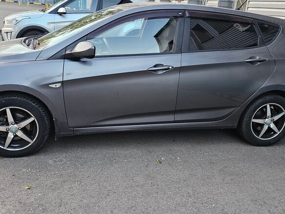 2011 Hyundai Solaris I, серый, 700000 рублей - вид 8