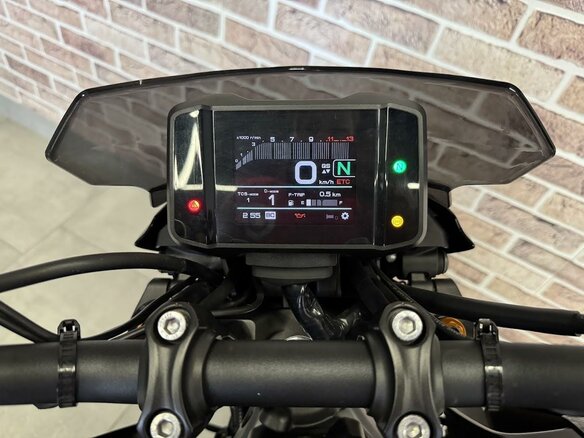 2023 Yamaha MT-09 (FZ-09), чёрный, 1182000 рублей - вид 8