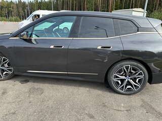 2022 BMW iX xDrive40 I (I20), серый, 6300000 рублей, вид 3