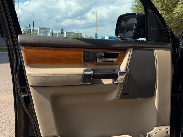 2010 Land Rover Discovery IV, чёрный - вид 37
