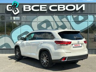 2018 Toyota Highlander III (XU50) Рестайлинг, белый, 3745000 рублей, вид 3