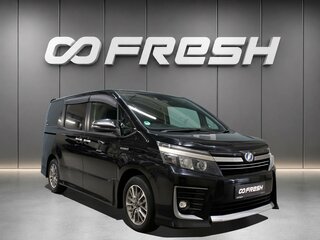 2017 Toyota Voxy III (R80), чёрный, 1990000 рублей, вид 1
