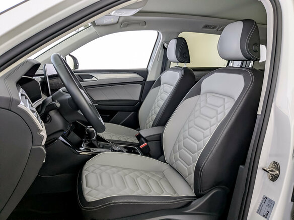 2023 Volkswagen Tayron X I Рестайлинг, белый, 4040000 рублей - вид 19