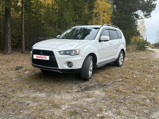 2010 Mitsubishi Outlander II Рестайлинг, белый, 1100000 рублей, вид 1