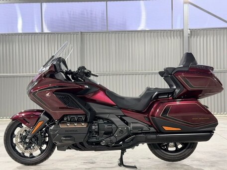2025 Honda GL 1800 Gold Wing, красный, 3400000 рублей, вид 4