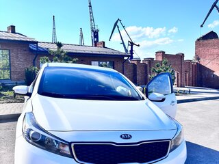 2017 Kia Cerato III Рестайлинг (Classic), белый, 1800000 рублей, вид 2