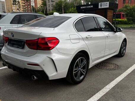 2022 BMW 1 серии 120i III (F52) Рестайлинг, белый, 1800000 рублей, вид 3