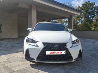 2017 Lexus IS 350 III Рестайлинг, белый, 3850000 рублей, вид 3