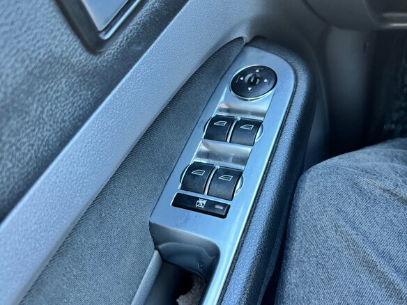 2010 Ford Focus II Рестайлинг, чёрный, 400000 рублей - вид 15