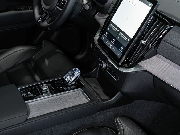 2026 Volvo XC90 B5 II Рестайлинг 2, серебристый, 11980000 рублей - вид 13