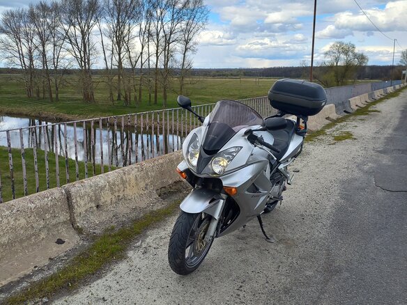 2003 Honda VFR 800, серебристый, 400000 рублей - вид 4