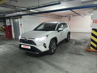 2021 Toyota RAV4 V (XA50), белый, 3500000 рублей, вид 1