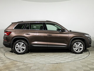 2020 Skoda Kodiaq I, коричневый, 2899585 рублей, вид 4