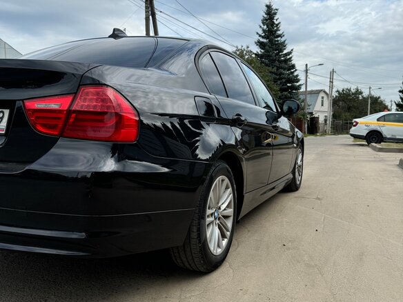 2011 BMW 3 серии 320i V (E90/E91/E92/E93) Рестайлинг, чёрный, 1200000 рублей - вид 4