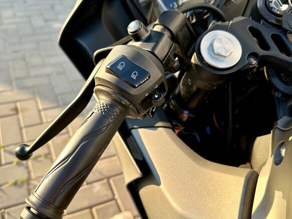 2024 Yamaha YZF-R15, серый, 420000 рублей - вид 9