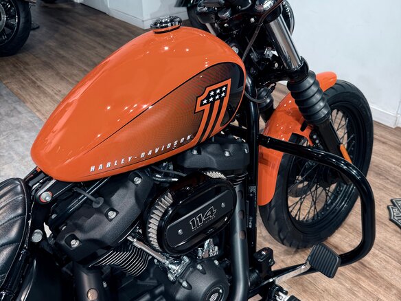 2021 Harley-Davidson Street Bob, оранжевый, 1699000 рублей - вид 12