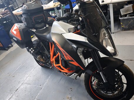 2016 KTM 1290 Super Duke GT, серый, 1000000 рублей, вид 2