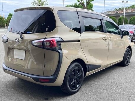 2018 Toyota Sienta II Рестайлинг, бежевый, 1600089 рублей, вид 5