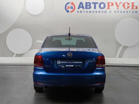 2018 Volkswagen Polo V Рестайлинг, синий, 1333000 рублей, вид 4