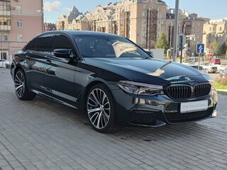 2019 BMW 5 серии 530d xDrive VII (G30/G31/G38), чёрный, 4350000 рублей, вид 3