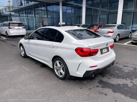 2022 BMW 1 серии 120i III (F52) Рестайлинг, белый, 1690000 рублей, вид 4