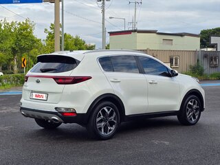 2021 Kia Sportage IV Рестайлинг, белый, 1950000 рублей, вид 2