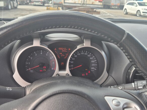 2013 Nissan Juke I, фиолетовый, 730000 рублей - вид 13