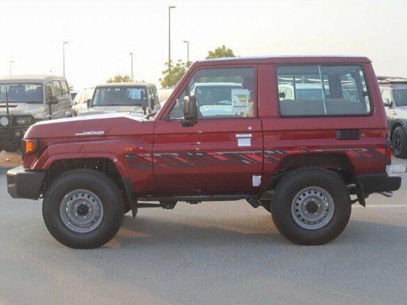 2026 Toyota Land Cruiser 71 70 Series Рестайлинг 2, красный, 10400000 рублей - вид 3