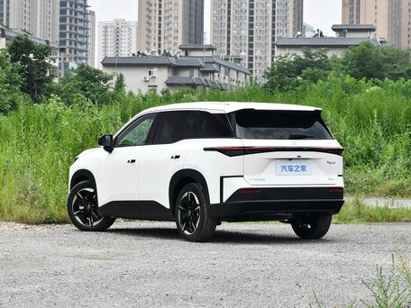 2026 Toyota bZ3X 50 kWh, белый, 2442000 рублей, вид 4