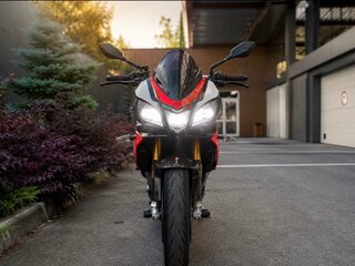 2018 Aprilia Tuono V4, красный, 1250000 рублей, вид 2