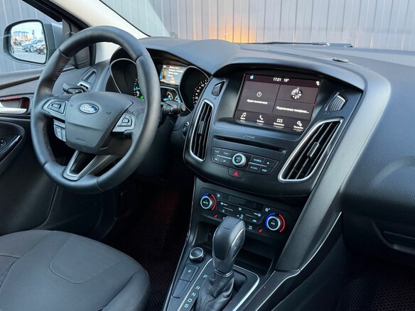2017 Ford Focus III Рестайлинг, коричневый, 1350000 рублей - вид 12