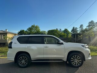 2021 Toyota Land Cruiser Prado 150 Series Рестайлинг 3, белый, 8000000 рублей, вид 4