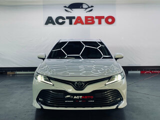 2018 Toyota Camry VIII (XV70), белый, 2350000 рублей, вид 2