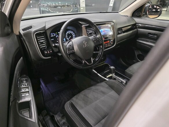 2019 Mitsubishi Outlander III Рестайлинг 3, белый - вид 11