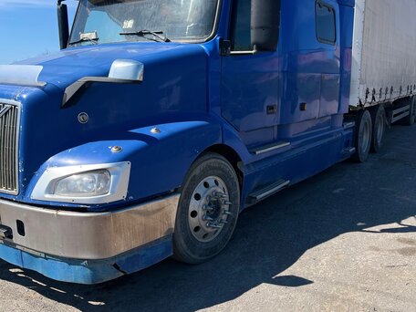 2002 Volvo VNL, синий, 1800000 рублей, вид 1