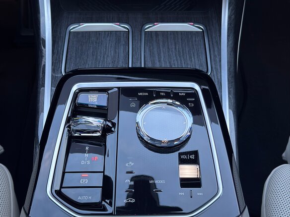 2022 BMW 7 серии 740d xDrive VII (G70), чёрный, 10300000 рублей - вид 24
