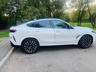 2023 BMW X6 40i III (G06) Рестайлинг, белый, 9900000 рублей, вид 2