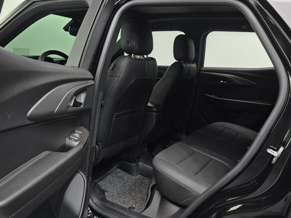 2022 Chevrolet TrailBlazer III, чёрный, 2000000 рублей - вид 18