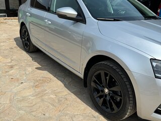 2017 Skoda Octavia III (A7) Рестайлинг, серебристый, 1850000 рублей, вид 3