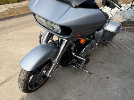 2022 Harley-Davidson Road Glide, серебристый, 2100000 рублей, вид 2