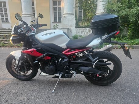 2015 Triumph Street Triple, белый, 720000 рублей, вид 1