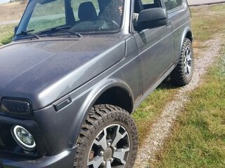2018 Lada (ВАЗ) 2121 (4x4) Urban I Рестайлинг, серебристый, 750000 рублей, вид 2