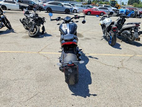 2022 Triumph Rocket 3, чёрный, 1688566 рублей, вид 2