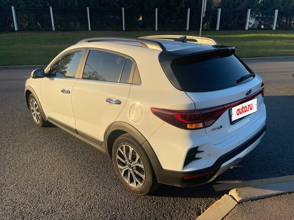 2020 Kia Rio X IV Рестайлинг, белый, 1940000 рублей - вид 2