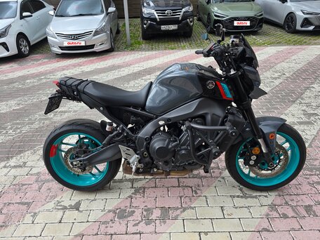 2024 Yamaha MT-09 (FZ-09), серый, 1250000 рублей, вид 2